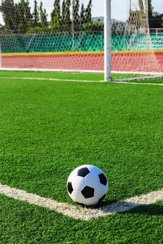 Kunstvoetbalvoetbalterreinen en -hoogtes: revolutionering van het spel op locaties